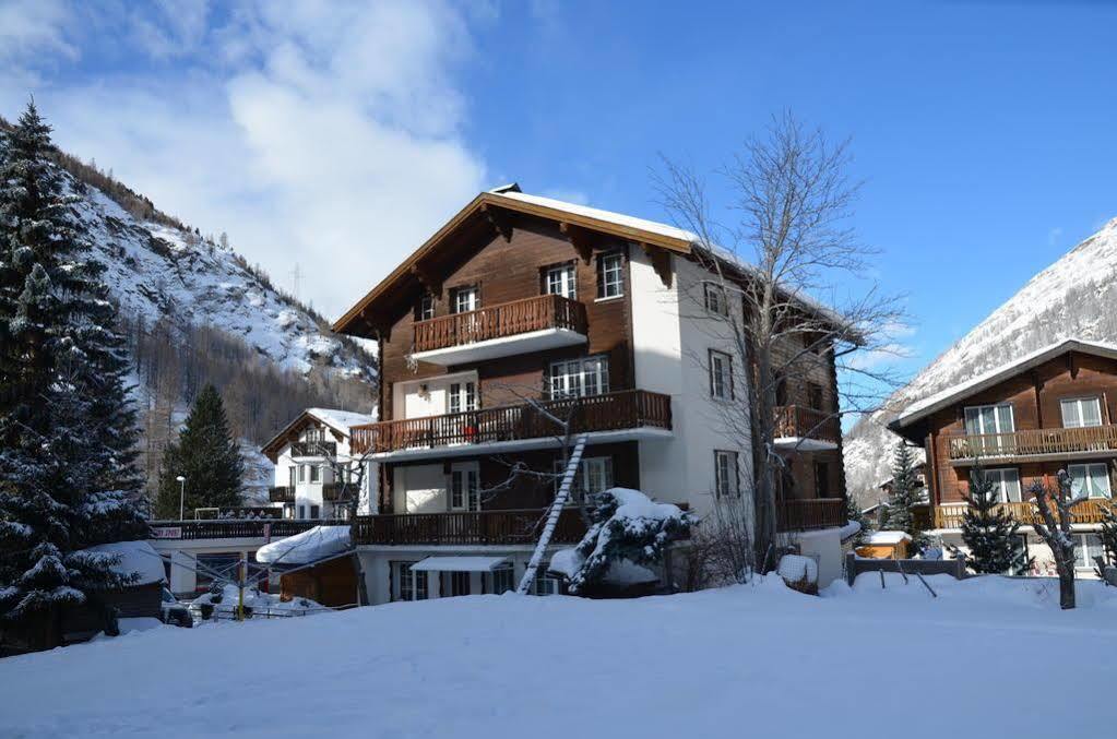 Haus Alpenperle Apartman Saas-Almagell Kültér fotó
